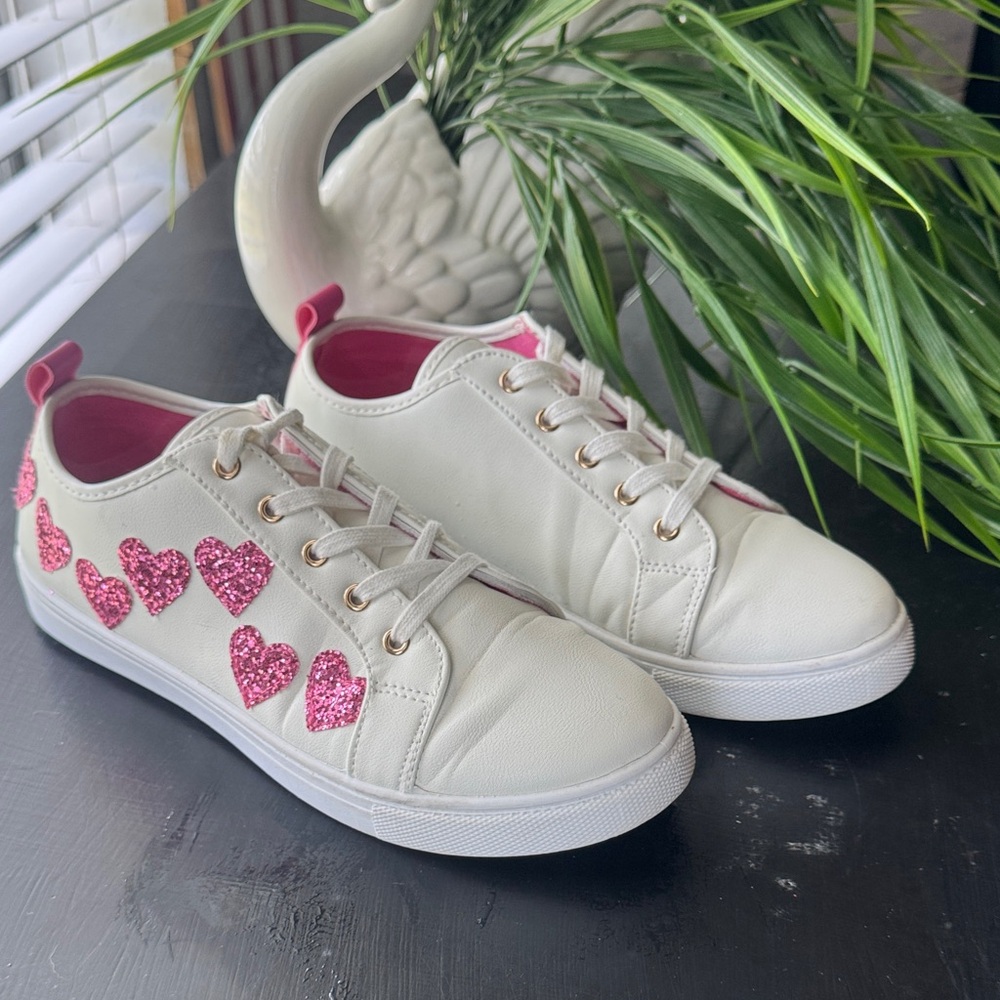Cato White Sneakers with Pink Glitter Heart Accents